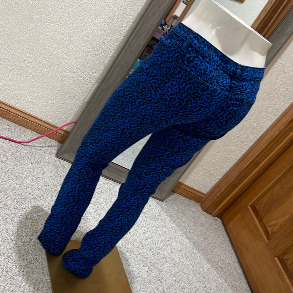 NWOT BLUE LEOPARD PRINT SKINNY LEG PANTS SZ 11 - Picture 2 of 7